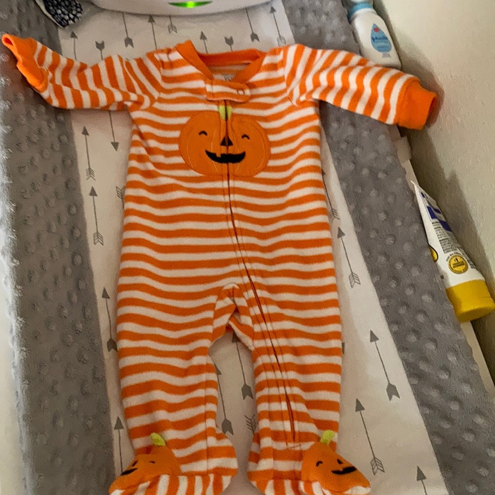 Carter’s pumpkin 🎃 outfit